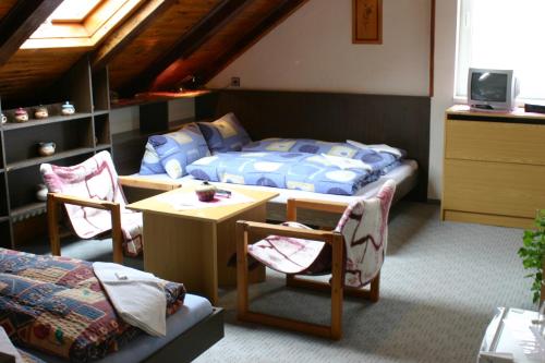 2 queen beds