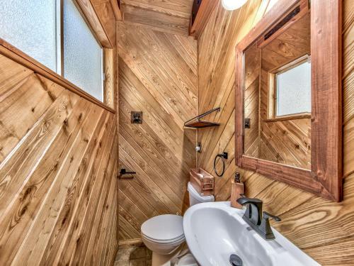 2556H Lazy Bear's Den cottage