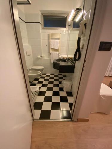 2 twin beds