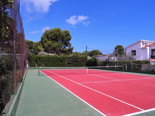 Villa with private pool and tennis court 150 metres from the sea-Villa el Olivo