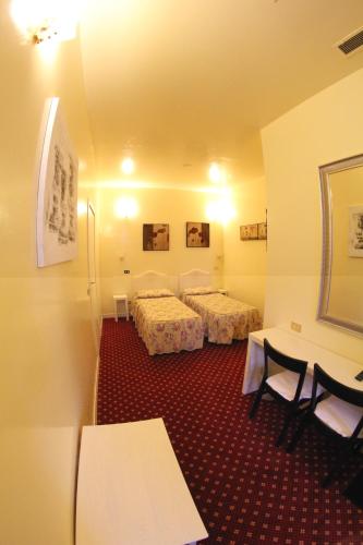 2 twin beds