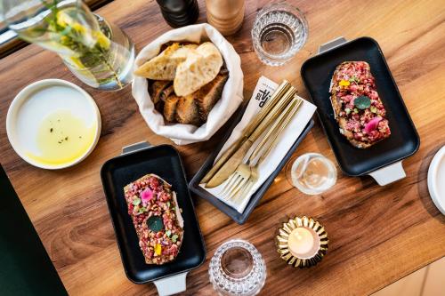 Hotel Indigo Krakow - Old Town an IHG Hotel - image 2