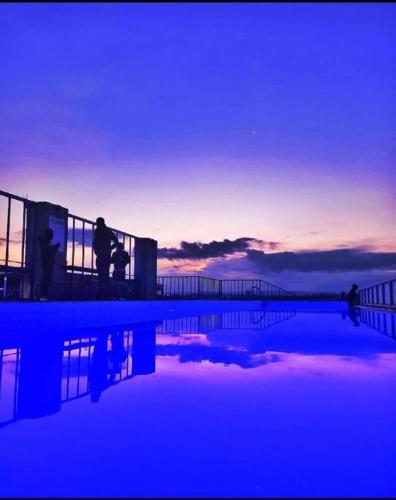 Valholla bnb - Tastefully Furnished Studio apartment with rooftop pool