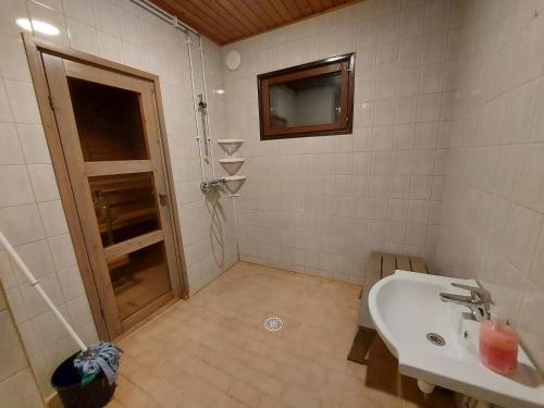 2 bedrooms, 7 beds