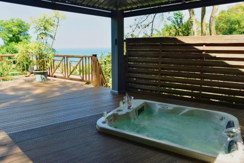 Bañera de hidromasaje, Le Domaine du Rocher Noir in Pointe-Noire