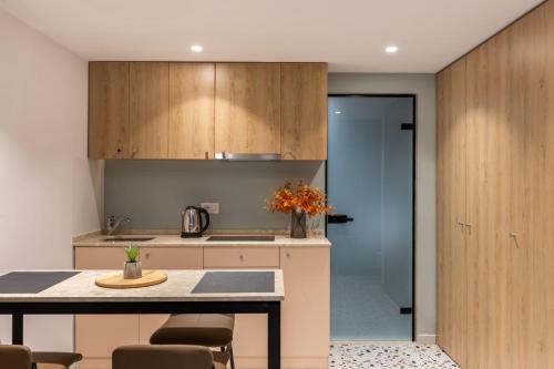 Spa & Pool - Studio Apartments 365, Tirana (Foto 5)