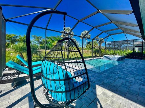 Swimming pool, New house in Naples Reserve, Heated Pool. Close to 5th Ave, Marco Island, beach in Lely Resort (FL)