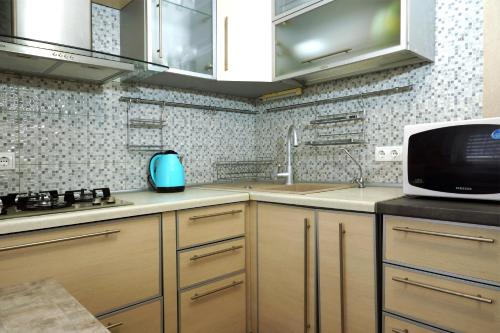 2 Rooms Semi-luxury Apt on 39-H Nezalezhnoi Ukrаiny Street next to the city council (Walk of Fame)