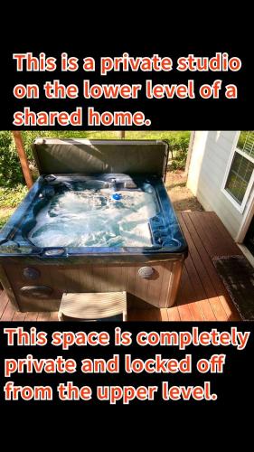 Luxurious Private Studio Get-away w/ Hot Tub & Koi Pond in Acworth, USA