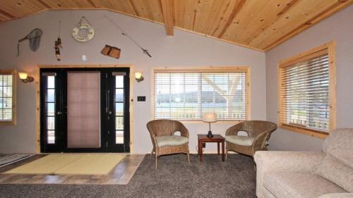 FeatherNest on the Lake - image 12