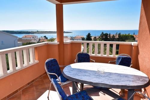 Apartments Ilija - with parking Novalja