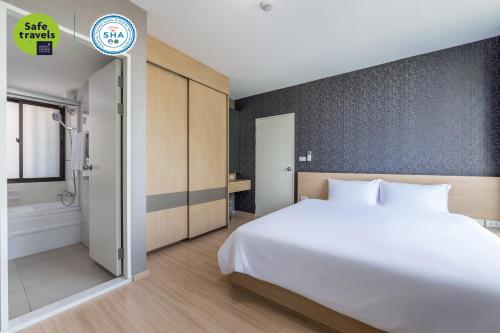 Premier One-Bedroom Suite image 8