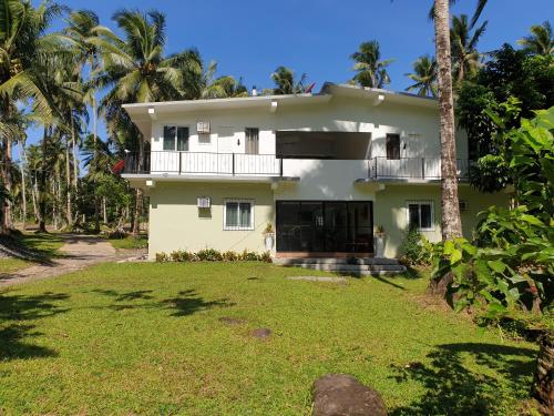 Exterior view, Pentaqua -Dineros Guest House near Century-old Barcelona Church and Ruins