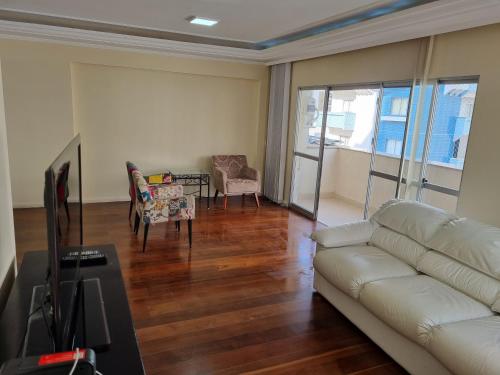 Apto Av Brasil Quadra mar