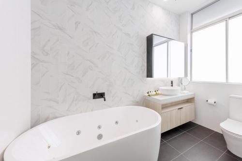 Meriton Suites Bondi Junction - image 13