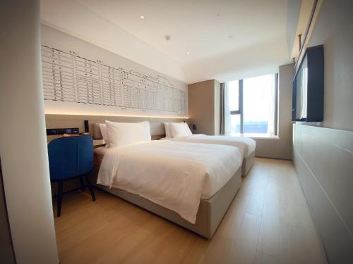 2 twin beds