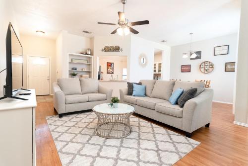 SeaWorld/Lackland Cozy Getaway w/Outdoor Movie