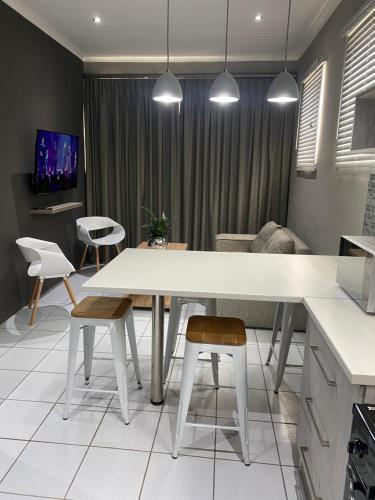 . Adventure Apartment - Colchester - 5km from Elephant Park