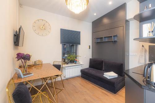 Novokuznetskaya BLACK&GOLD apartment