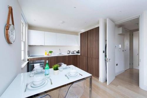 Recently redecorated spacious and Modern 1BR flat in West London, Londýn (fotografie 9)