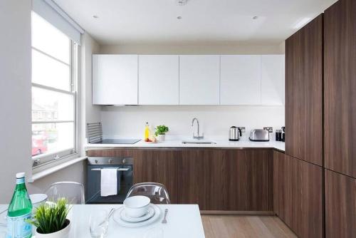 Recently redecorated spacious and Modern 1BR flat in West London, Londýn (fotografie 10)
