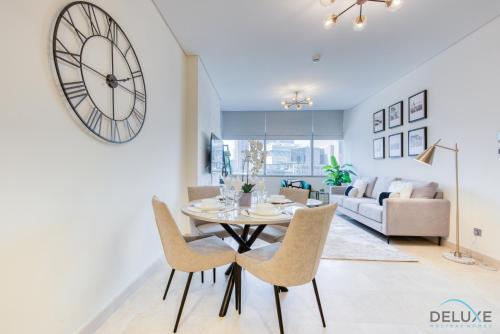 Best Deal Elegant Studio with Balcony & Prime Location by Deluxe Holiday Homes, Dubaj (fotografie 9)