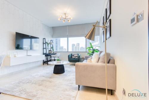 Best Deal Elegant Studio with Balcony & Prime Location by Deluxe Holiday Homes, Dubaj (fotografie 8)