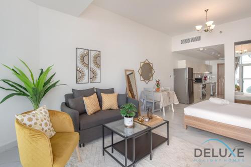 Intimate Studio at Millennium Binghatti Residence Business Bay by Deluxe Holiday Homes