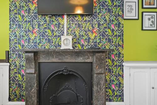 The Marseille Parlour
