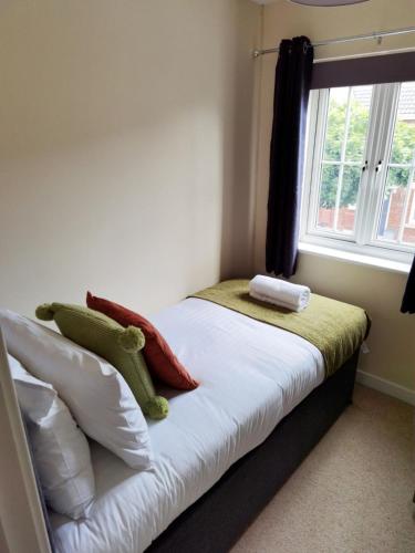 Lakeside-Dakota 3bed house 2bath parking M27 J5 Southampton Airport sleeps 6 - image 12