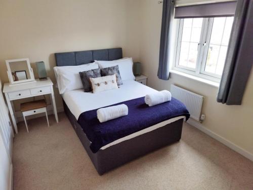 Lakeside-Dakota 3bed house 2bath parking M27 J5 Southampton Airport sleeps 6 - image 9
