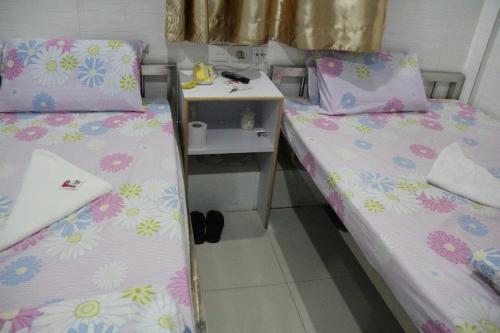 Twin Room image 5