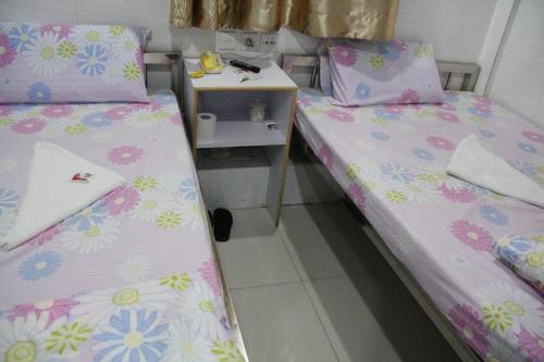 Twin Room image 2