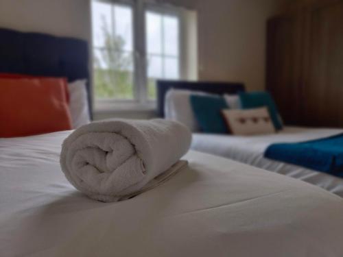 Lakeside-Dakota 3bed house 2bath parking M27 J5 Southampton Airport sleeps 6 - image 14