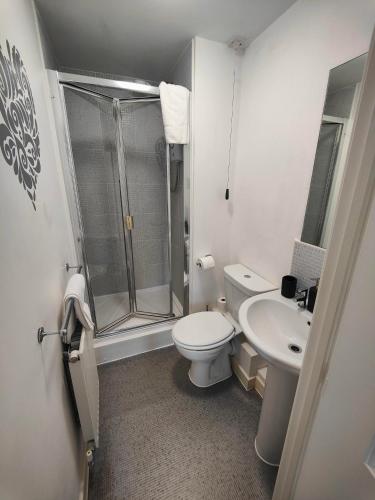 Bathroom, Lakeside-Dakota 3bed house 2bath parking M27 J5 Southampton Airport sleeps 6 in Eastleigh South