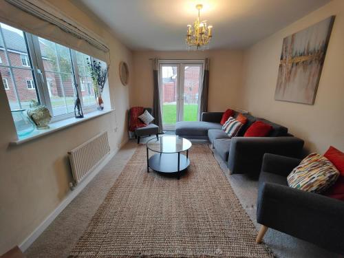 Lakeside-Dakota 3bed house 2bath parking M27 J5 Southampton Airport sleeps 6 - image 2