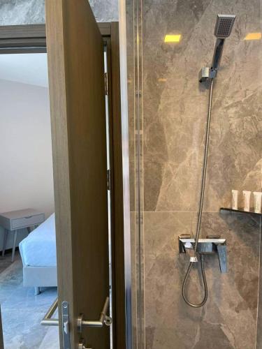 Ultra Luxury Villa with Private Jacuzzy and Beach/OMS