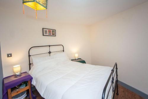 Special 2 Bedroom Townhouse With Parking in Bristol
