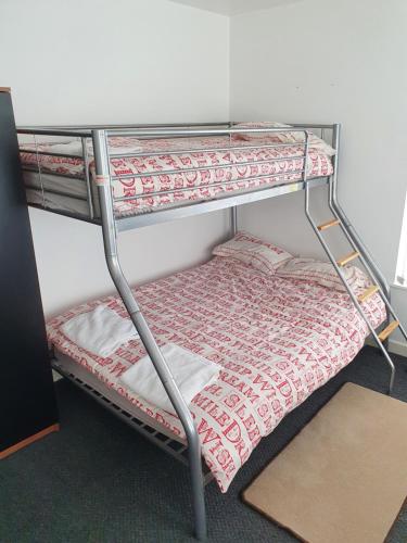 12 person Apartment 8 mins to Liverpool City - image 13