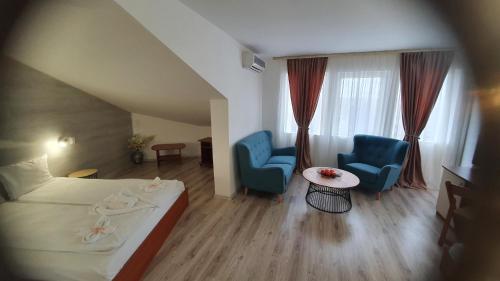 Sea Horse Hotel - image 8