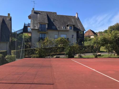 Résidence le Manoir du Mont Canisy Piscine & Tennis