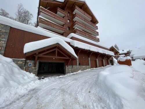 Newly renovated 7-9pers Luxury Chalet in Meribel Centre 85m2 3BR 3BA with stunning Mountain View