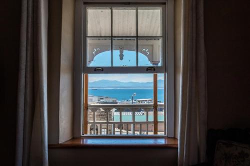 Pandangan, Sandstone Manor in Mossel Bay