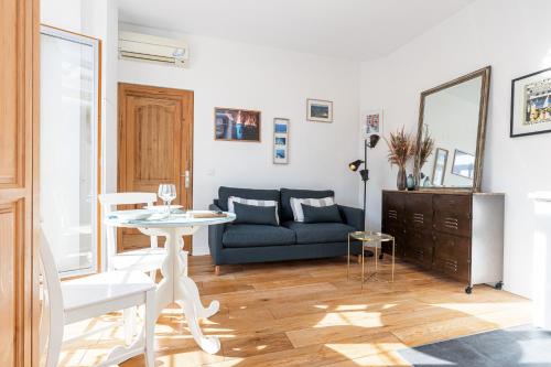1 Bdr Downtown near Place Massena, Nice (fotografie 8)