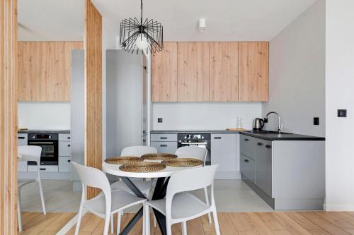 One-Bedroom Apartment image 9