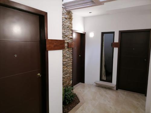 A szálláshely kívülről, L'Aurora Inn near La Aurora nemzetközi repülőtér