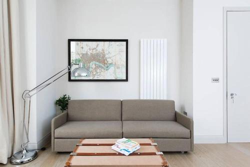 Recently redecorated bright 1BR near Shepherds Bush with parking SOA, Londýn (fotografie 4)
