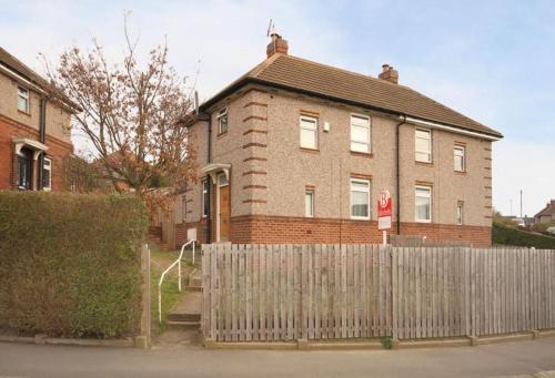 24 Dryden Road - Beautiful 2 bed