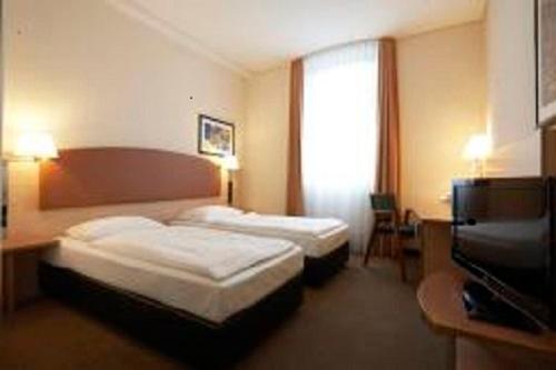2 twin beds