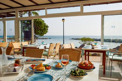 Restaurant, Grupotel Flamingo Beach in Playa Blanca